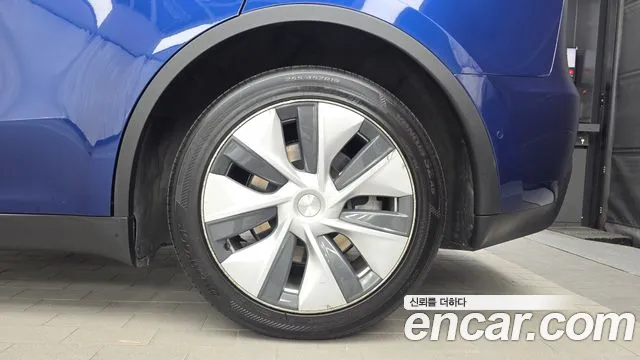 Tesla Model Y — Фото автомобиля 6