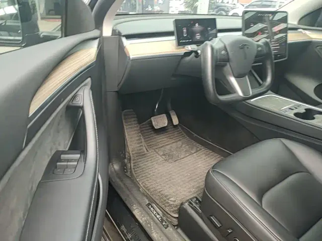 Tesla Model Y — Фото автомобиля 14
