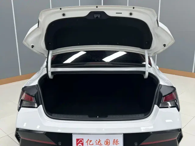 Hyundai Elantra — Фото автомобиля 26