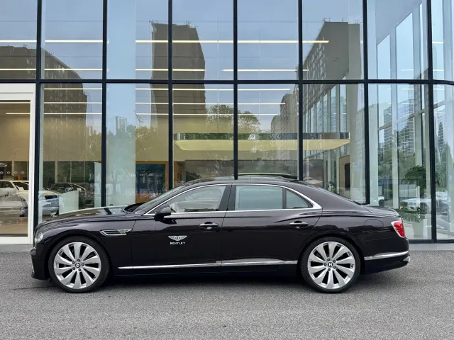 Bentley Flying Spur Plug-in Hybrid 2026 Model 4.0T V8 Standard Edition — Фото автомобиля 4