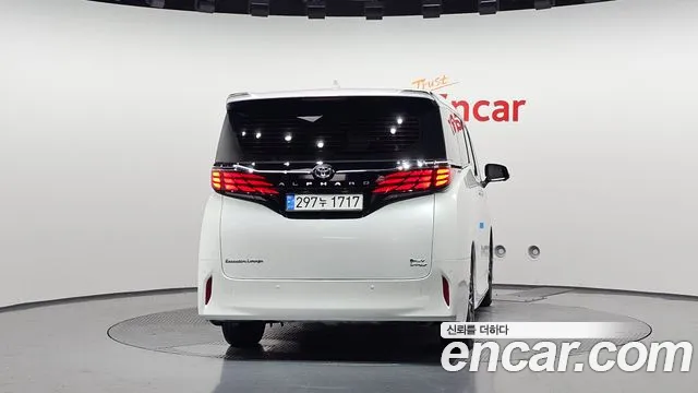 Toyota Alphard — Фото автомобиля 3