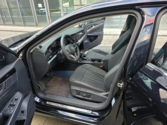 Volkswagen Passat — Фото автомобиля 9