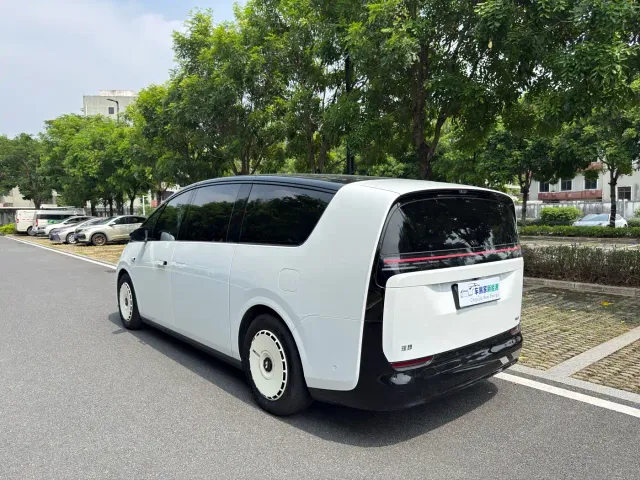 Li Auto MEGA — Фото автомобиля 26