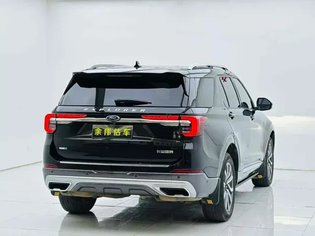 Ford Explorer — Фото автомобиля 7