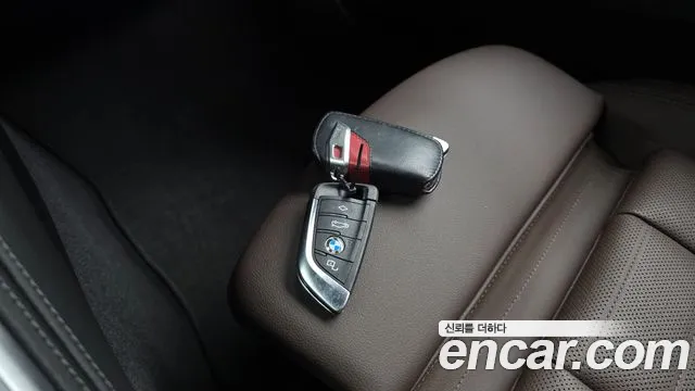 BMW i4 — Фото автомобиля 16