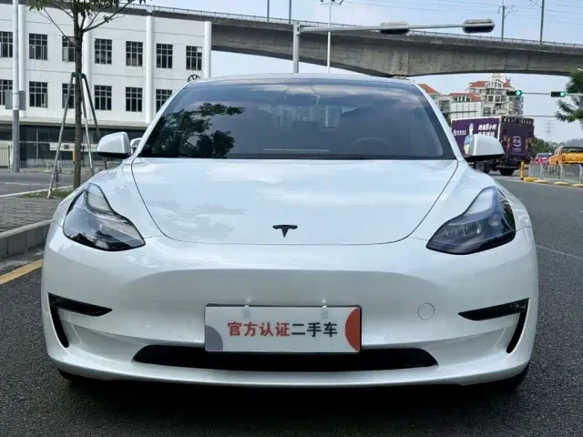 Tesla Model 3 — Фото автомобиля 2