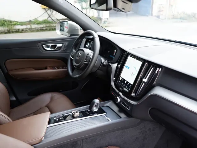 Volvo XC60 — Фото автомобиля 13