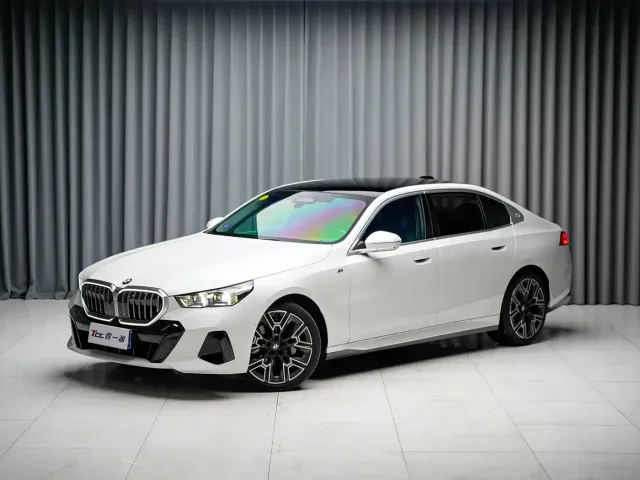 Фотография автомобиля — BMW 5 Series