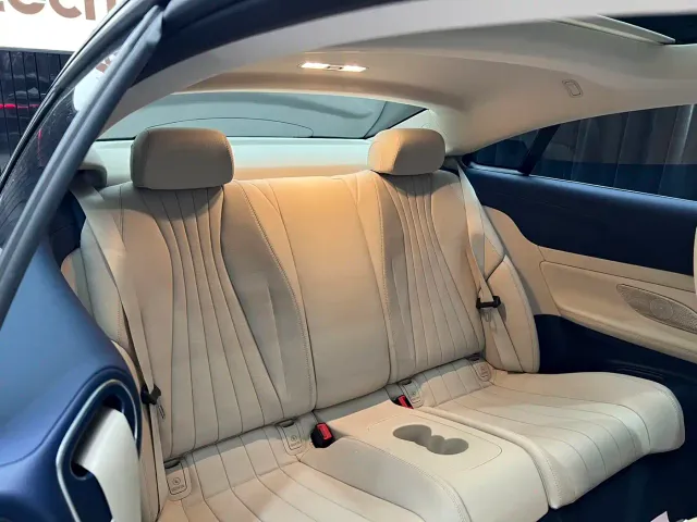 Mercedes-Benz E-Class — Фото автомобиля 8