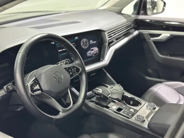 Volkswagen Touareg — Фото автомобиля 16