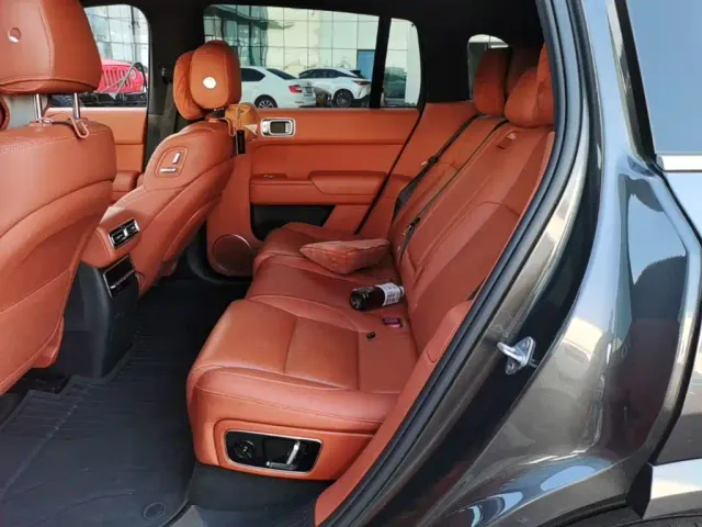 Li Auto L7 — Фото автомобиля 16