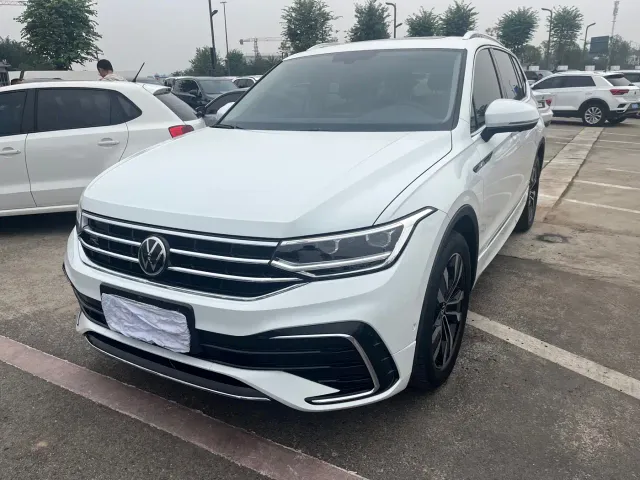 Фотография автомобиля — Volkswagen Tiguan L
