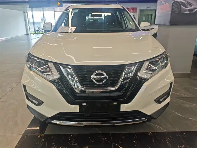Nissan X-Trail — Фото автомобиля 2