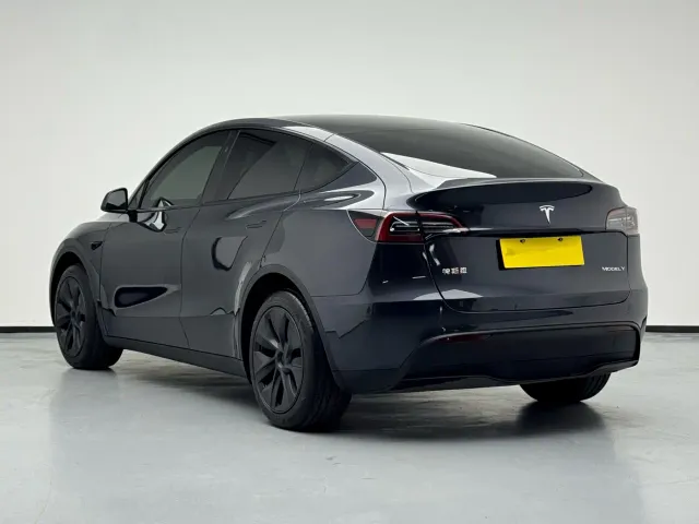 Tesla Model Y — Фото автомобиля 4