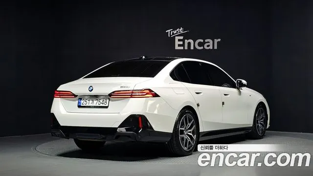 BMW 5-Series — Фото автомобиля 2