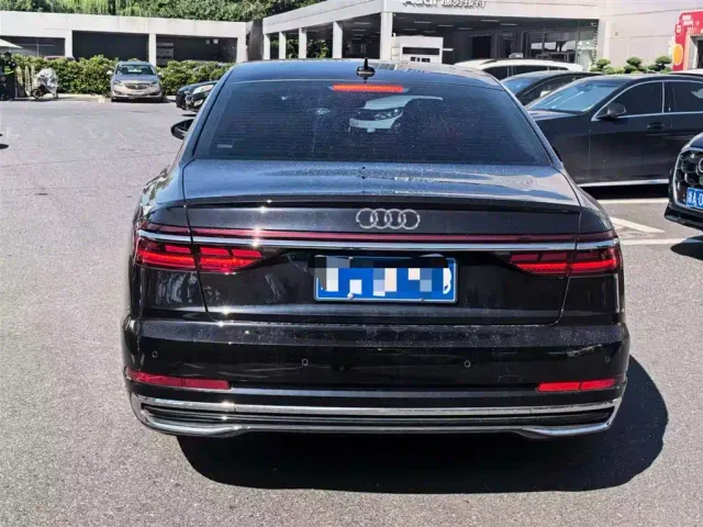 Audi A8 — Фото автомобиля 4