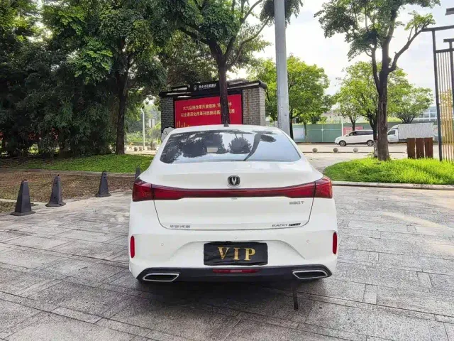 Changan Eado — Фото автомобиля 8