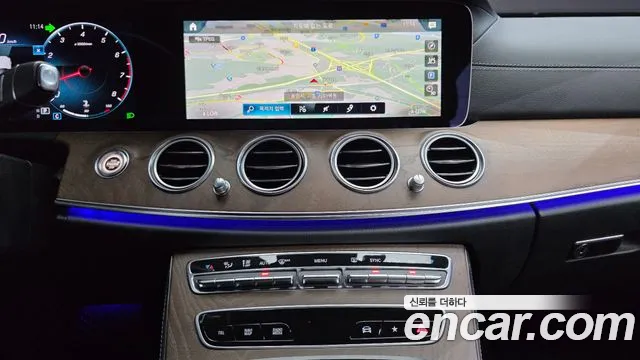 Mercedes-Benz E-Class — Фото автомобиля 12