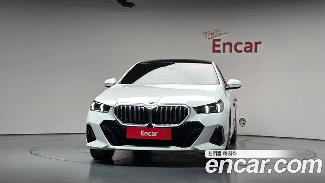 BMW 5 Series G60 — Фото автомобиля 3