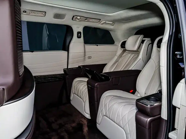 Denza D9 — Фото автомобиля 10