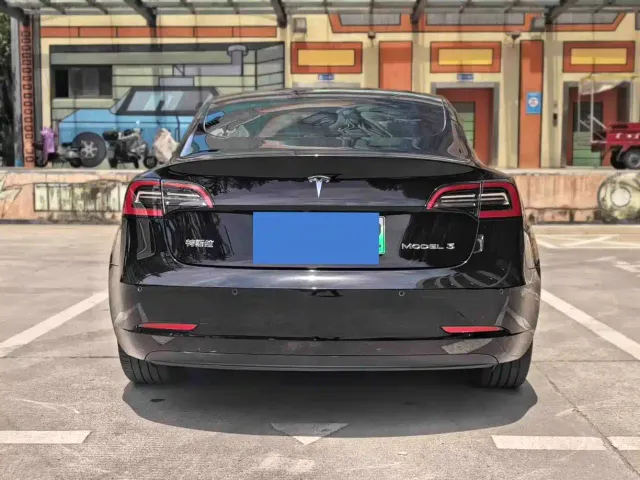 Tesla Model 3 — Фото автомобиля 8