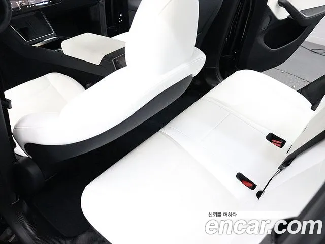 Tesla Model Y — Фото автомобиля 12