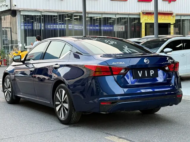 Nissan Teana — Фото автомобиля 13