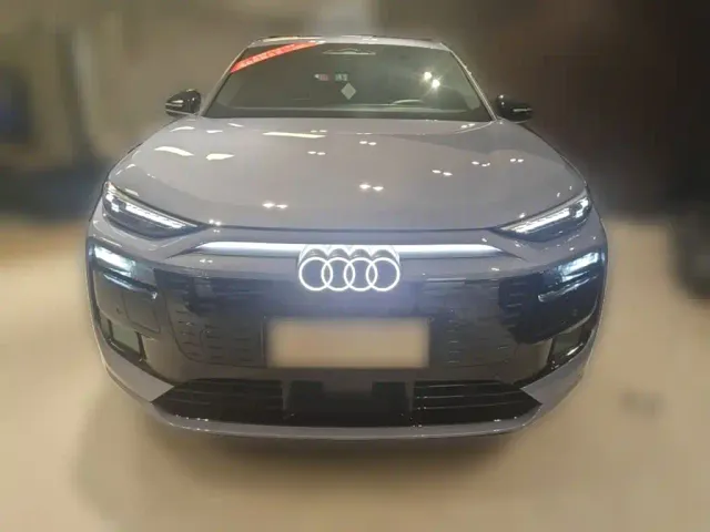 Audi Q6L e-tron — Фото автомобиля 4