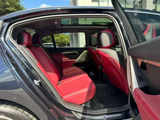 BMW 5 Series — Фото автомобиля 9