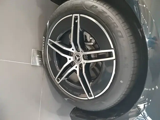 Mercedes-Benz E-Class — Фото автомобиля 11