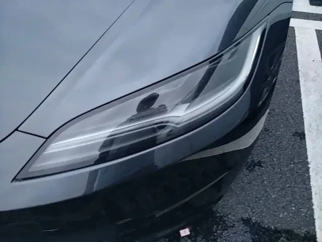 Tesla Model 3 — Фото автомобиля 23