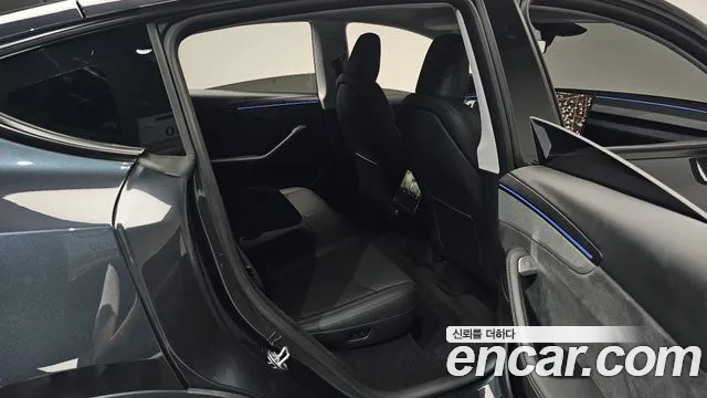 Tesla Model Y — Фото автомобиля 17