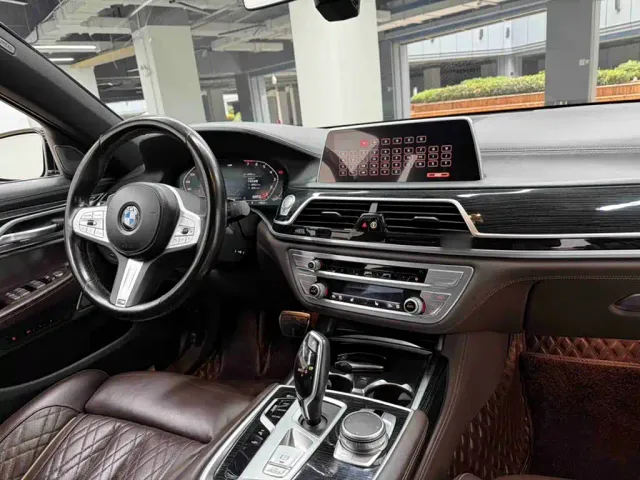 BMW 7 Series — Фото автомобиля 18