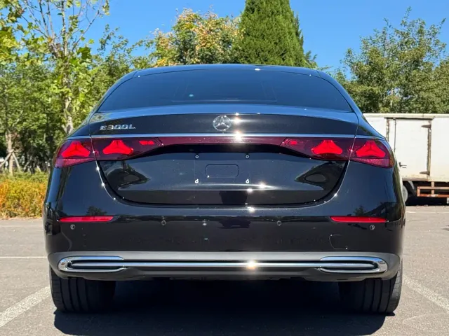 Mercedes-Benz E-Class — Фото автомобиля 8
