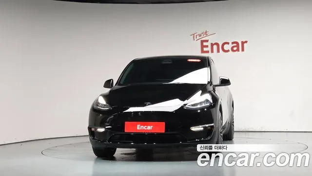 Tesla Model Y — Фото автомобиля 3