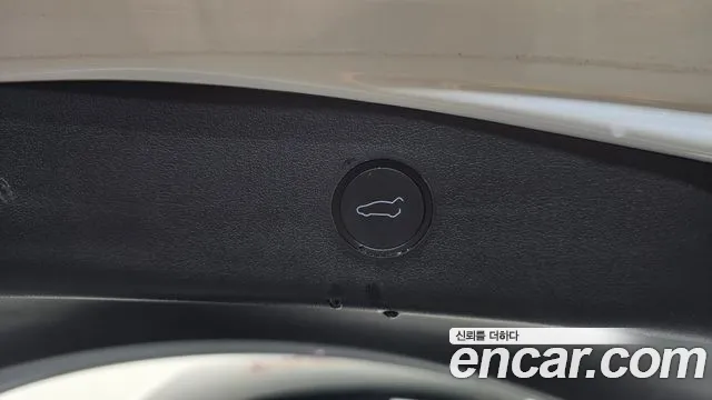 Tesla Model 3 — Фото автомобиля 16