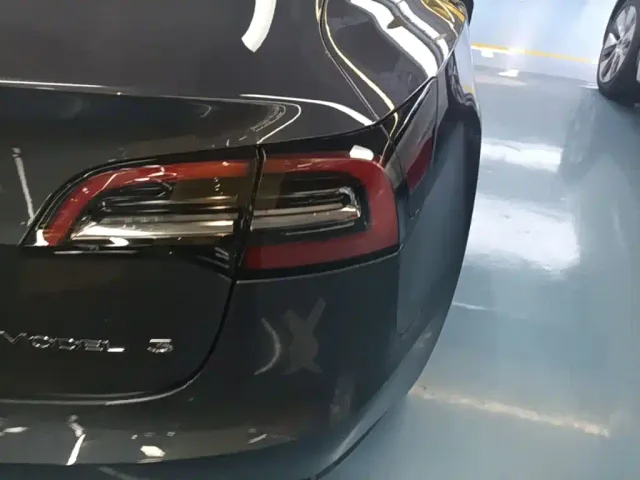 Tesla Model 3 — Фото автомобиля 7