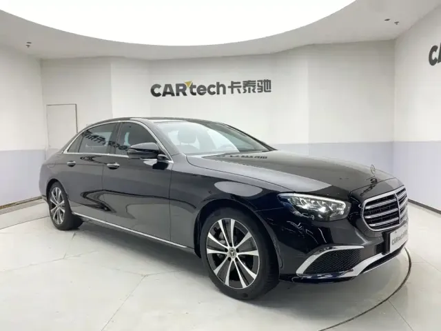 Mercedes-Benz E-Class — Фото автомобиля 2