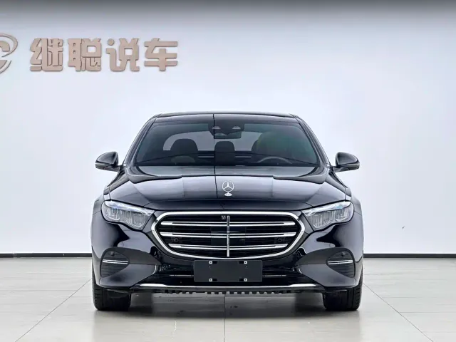Mercedes-Benz E-Class — Фото автомобиля 2