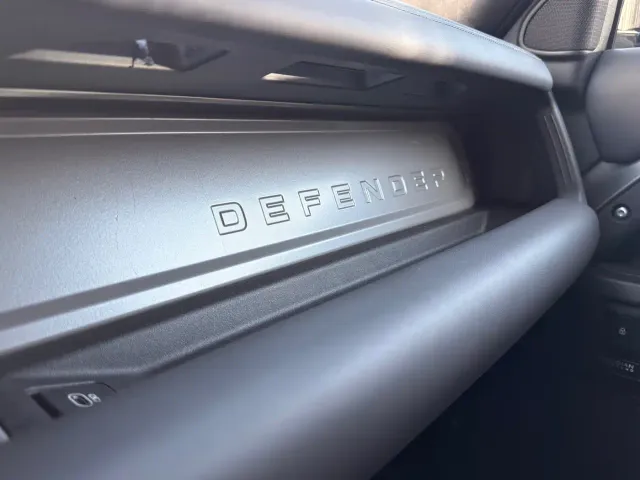 Land Rover Defender — Фото автомобиля 16