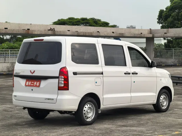Wuling Hongguang V — Фото автомобиля 12