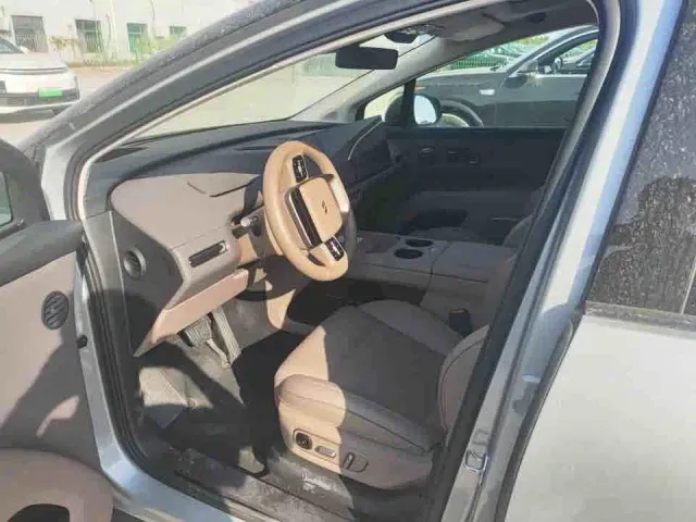Li Auto i8 — Фото автомобиля 7