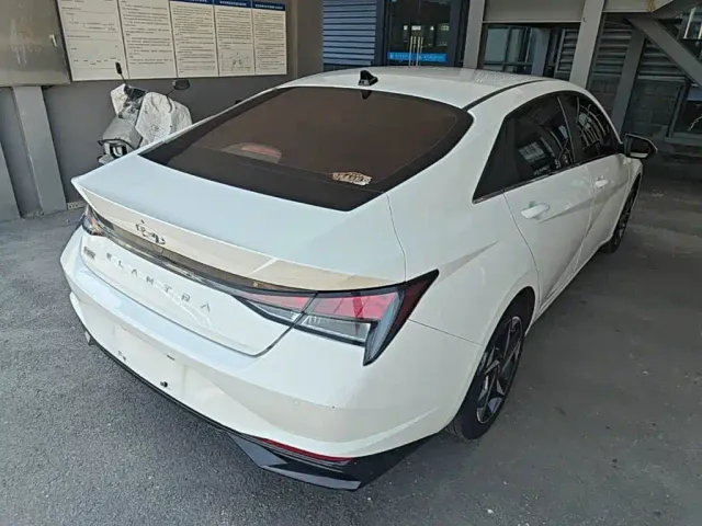 Hyundai Elantra — Фото автомобиля 4