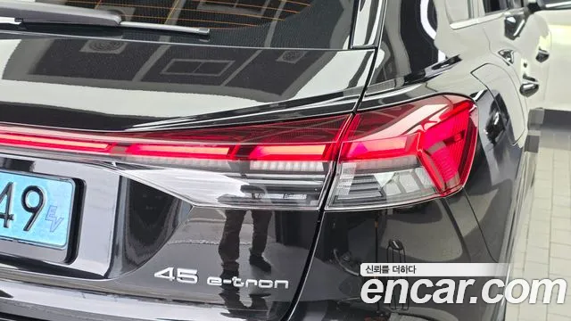 Audi Q4 e-tron F4 — Фото автомобиля 8