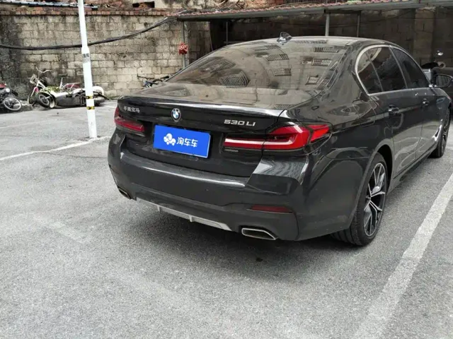 BMW 5 Series — Фото автомобиля 3