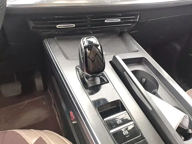 Roewe RX5 Max — Фото автомобиля 13
