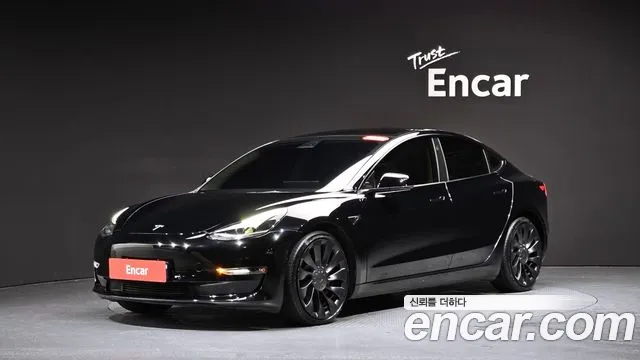 Tesla Model 3 — Фото автомобиля 9