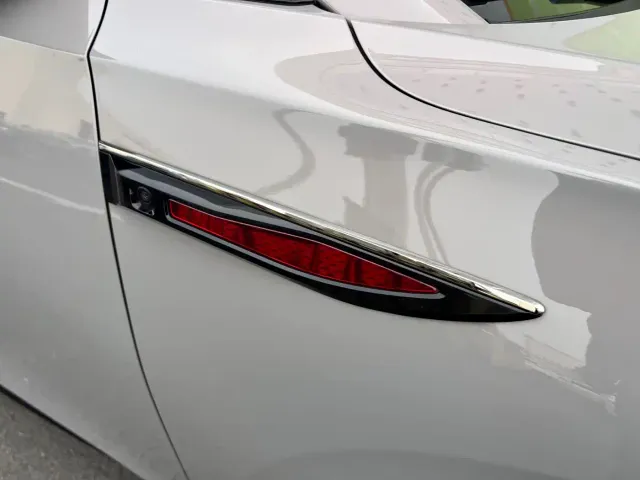 Hongqi EH7 — Фото автомобиля 9