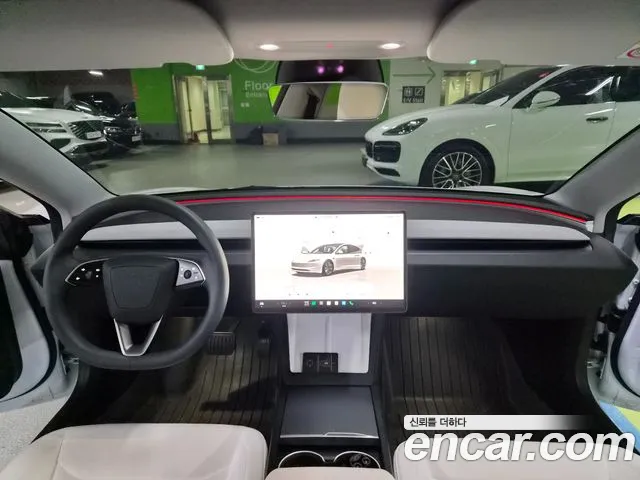 Tesla Model 3 — Фото автомобиля 10