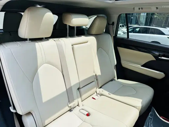 Toyota Highlander — Фото автомобиля 8